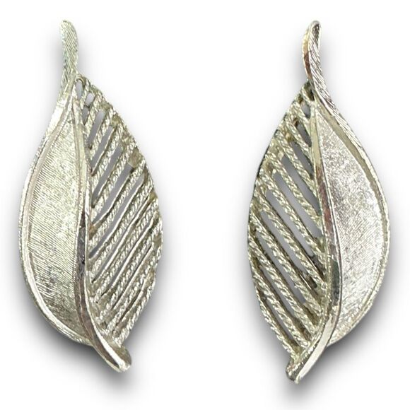 Vintage B.S.K. Silver Tone Leaf Clip On Earrings - Picture 1 of 12